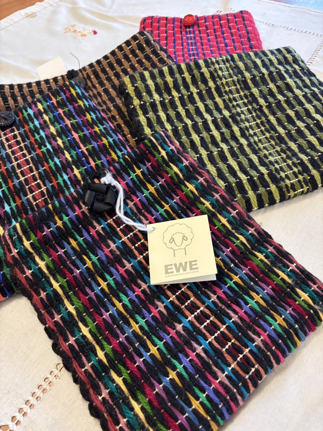 Exclusive handbags made with 100% wool 